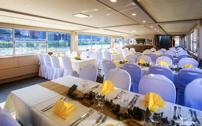 Salle avec plan de table
